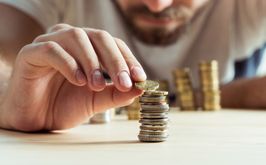 Ile trzeba zarabiać, aby podjąć się budowy własnego domu?