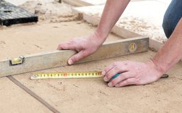 Utwardzenie terenu i drogi. Formalności, cena i zalecane materiały