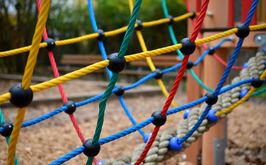 plac zabaw w ogrodzie