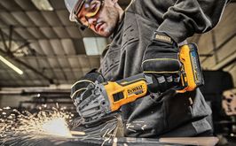 Szlifierka akumulatorowa czy sieciowa? Które rozwiązanie lepiej sprawdzi się na budowie?