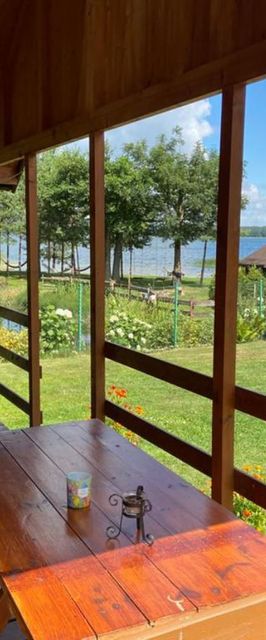 DOMKI LETNISKOWE NAD JEZIOREM NA MAZURACH 