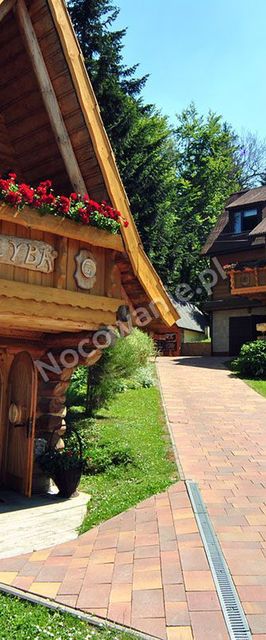 Dom Pod Wyciągiem  i Chata Górska Kolyba