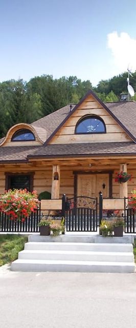 Agrodomki z bali Konradów