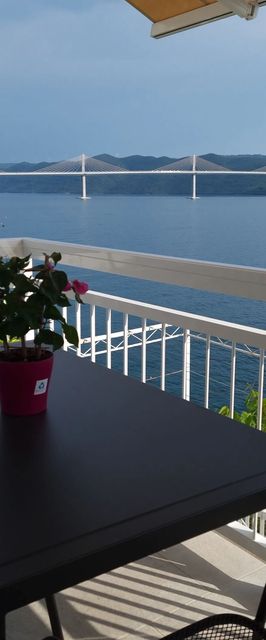 Apartments Vesna Komarna