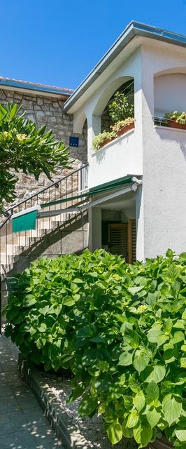 Apartmanok Parkolóhellyel Mirca, Brac - 729 Mirca