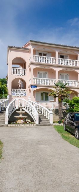 Apartments Borka Lopar