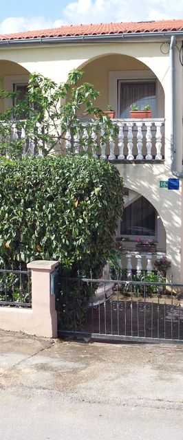 Apartmanok Parkolóhellyel Pinezici, Krk - 15269 Pinezići