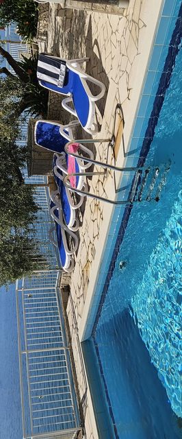 Apartmanok és Szobák Medencével Brist, Makarska - 15620 Brist