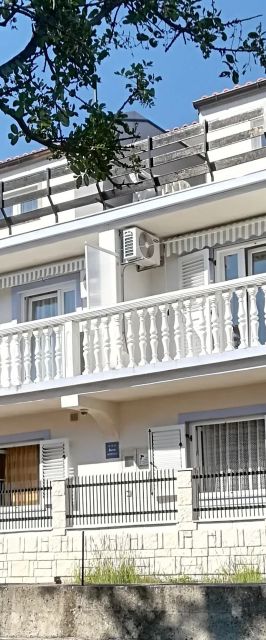 Apartments With Parking Space Novi Vinodolski - 15292