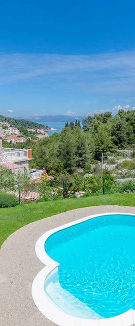 Apartments Drazen Stomorska