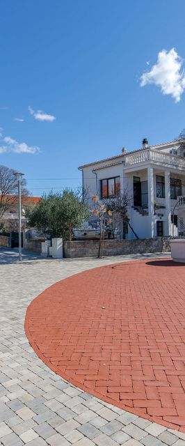 Apartments Snjezana Pirovac