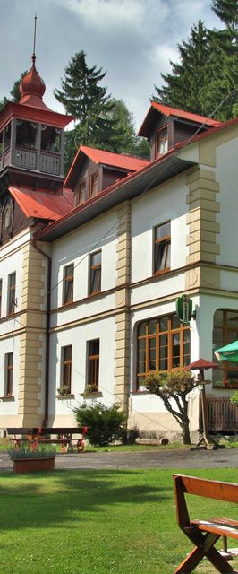 Hotel Pod šikmou věží Holín