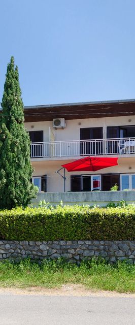 Apartments and Room Luka Klenovica