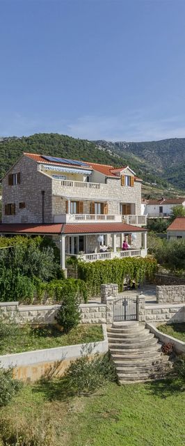 Apartments and Rooms LEA Bol