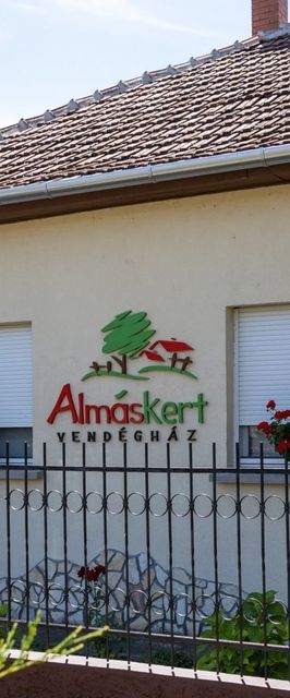 Almáskert Vendégház Fábiánsebestyén