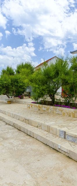 Apartments Marijana Arbanija