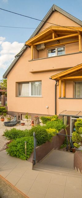 Tiffany Apartman Jenő