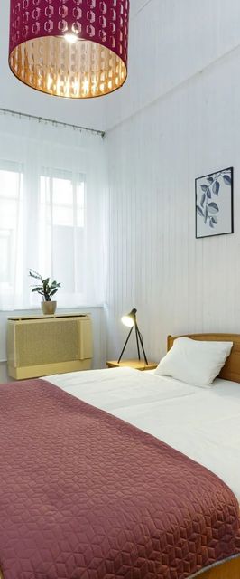 Sophie Apartman Eger