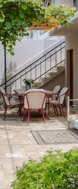  Apartment Garden Vela Luka