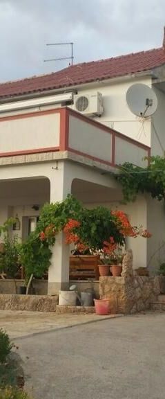 Apartmanok Parkolóhellyel Banjol, Rab - 16647 Banjol