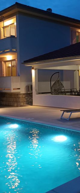 Apartmanok Családok Részére Medencével Kampor Rab - 16865