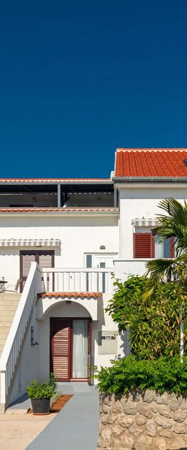 Apartmanok és Szobák Parkolóhellyel Njivice, Krk - 17010 Njivice