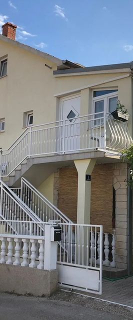 Apartmanok Parkolóhellyel Rastici, Ciovo - 17276 Rastići