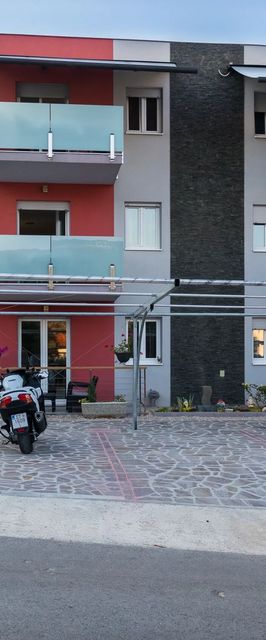 Apartmanok és Szobák Parkolóhellyel Grebastica, Sibenik - 17831 Grebaštica