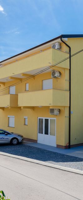 Apartments Mirjana Lopar