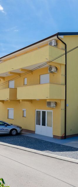 Apartments Mirjana Lopar