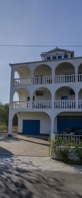 Apartments Tomislav Slatine