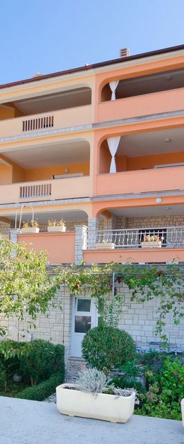 Apartments Mirjana B Lopar