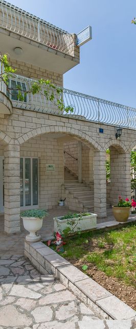 Apartments Luca Omis