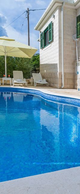 Villa Holiday home Zvečanje