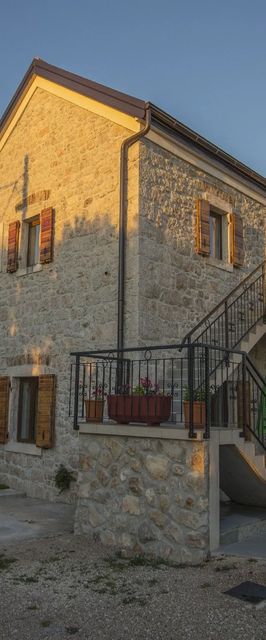 Apartments PUNTA-in the stone house Starigrad Paklenica