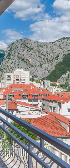 Apartment Adrian Omis