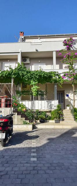Apartments Bernarda Makarska