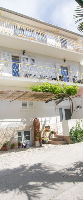 Apartments Neno Primosten