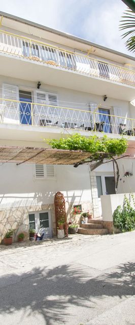 Apartments Neno Primosten