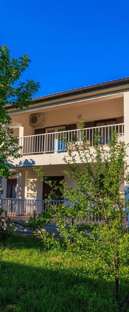 Apartments Biserka Palit