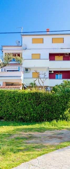 Apartment Albina Palit