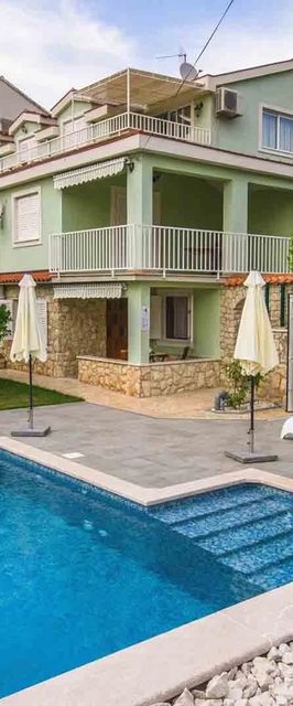 Apartments Maris Okrug Gornji