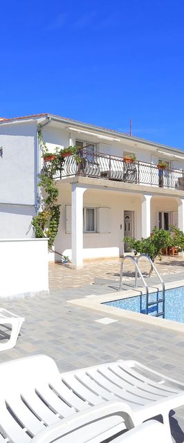 Apartmanok Családok Részére Medencével Razanj, Rogoznica - 17867 Ražanj