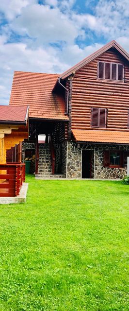 Cabana Dzsesszika és Erik Cașinu Nou