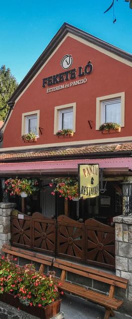 Fekete Ló Étterem és Panzió Eger