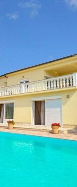 Kuca Ujdenica Grizane Kostelj