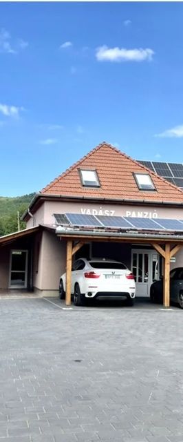 Vadász Panzió és Söröző Hollóháza