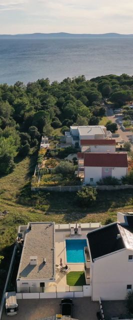 Apartments Olujic Vir