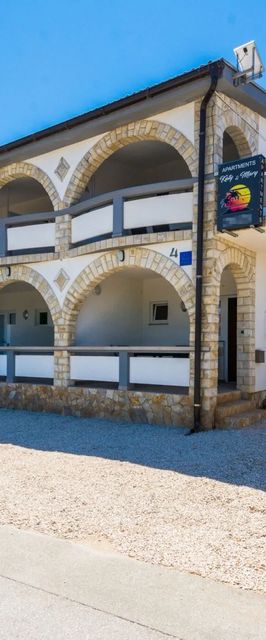 Apartments Skundric Vir