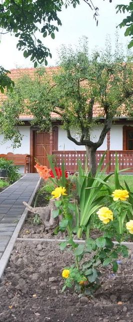 Mákvirág Vendégház Tiszabábolna